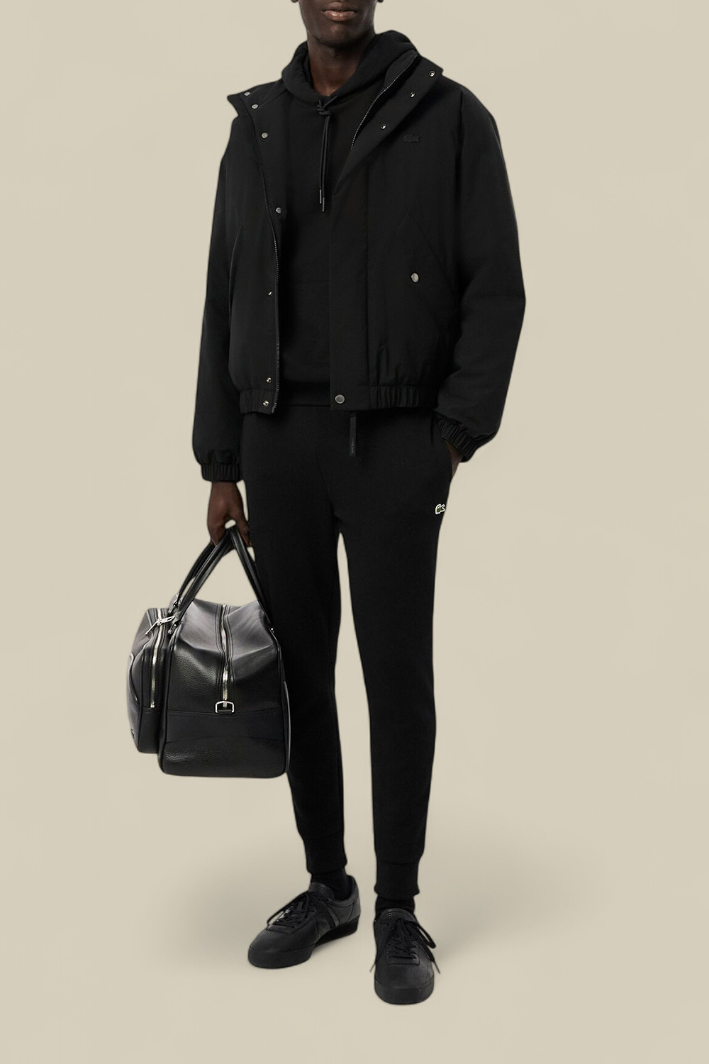 תמונת כל הלוק של מכנסי ג'וג